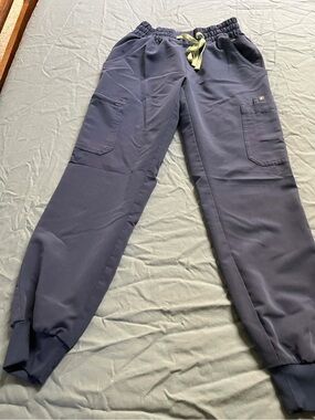 Figs Space Navy Women’s Cargo Jogger Scrub Pants W/ Contrast Drawstring Size XXS